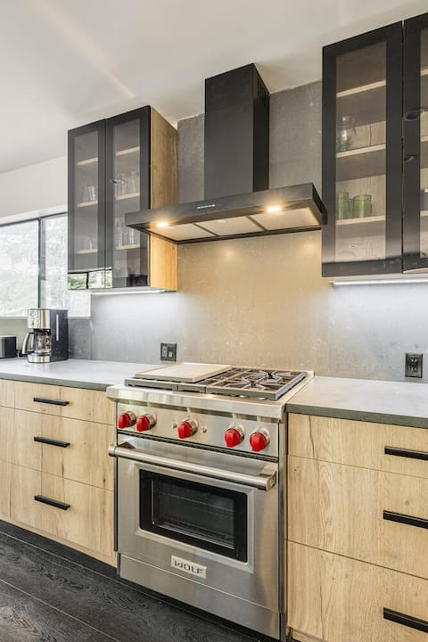 Popular Airbnb listing: Tranquil Mountain Retreat| Tesla Charger in Tahoma