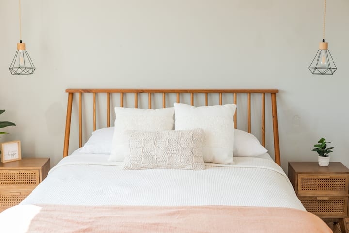 Dormitorio 4 en el tercer piso. Tiene una cama tamaño queen (capacidad para 2 personas).