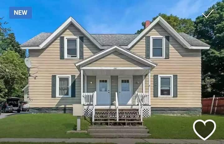 Newly Remodeled 1 Bedroom With Parking - St. Albans, VT