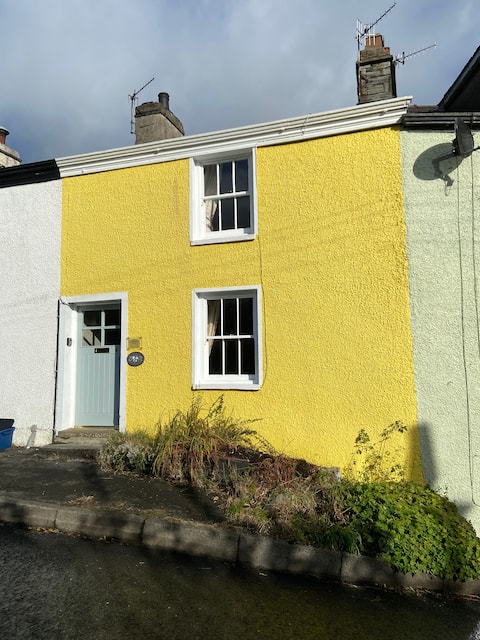 Cottage with oak beams, open fire, flagstone floor