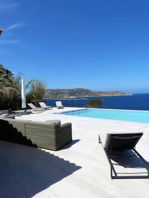 Villa Calvi, 800m Cité, 235m², piscine chauffée