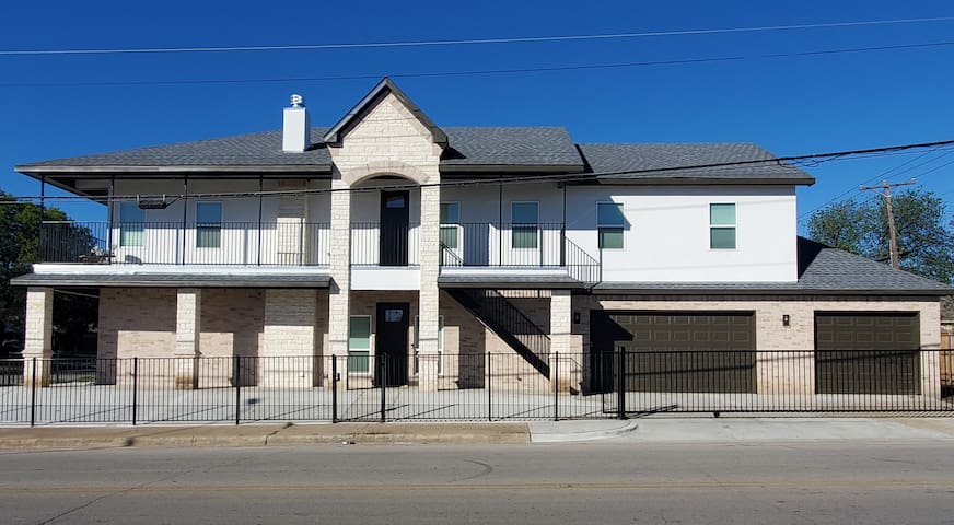 New home in great location ideal for large groups