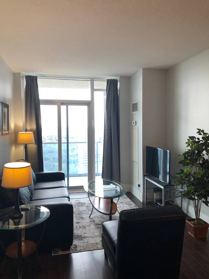 Executive 2 Bed 1 Bath Condo By Nest Suite Living - Mississauga