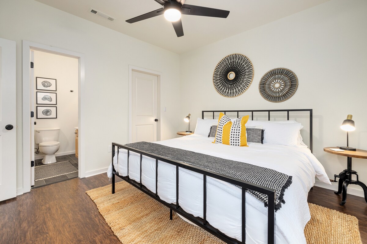 有了床头灯，您可以在床上阅读，而不会打扰您的伴侣。