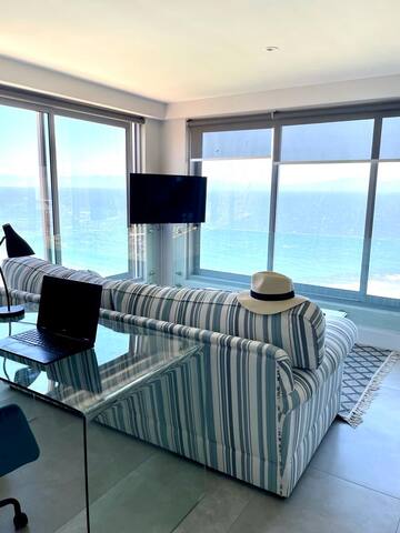 Modern apartment with sea views gallery image 2