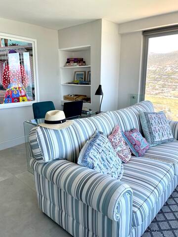 Modern apartment with sea views gallery image 3