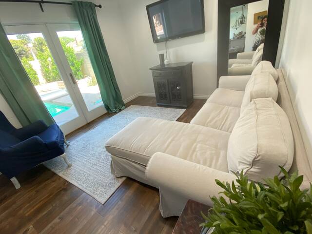 Premium 5 BR Retreat + Pool in Prime location gallery image 5