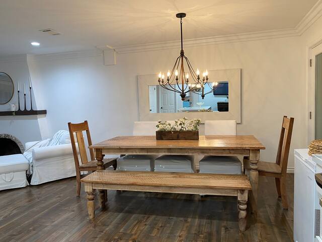 Premium 5 BR Retreat + Pool in Prime location gallery image 4