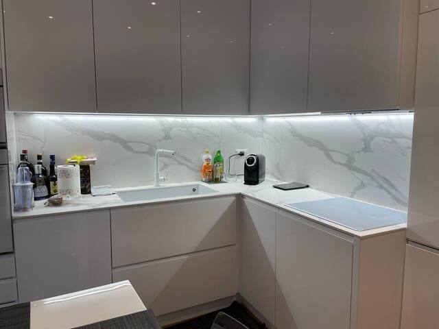 Bilocale moderno appena ristrutturato a Milano gallery image 5