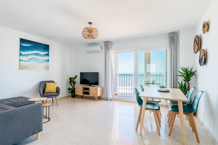 Spectacular Seaview! Spacious Modern Beach Condo