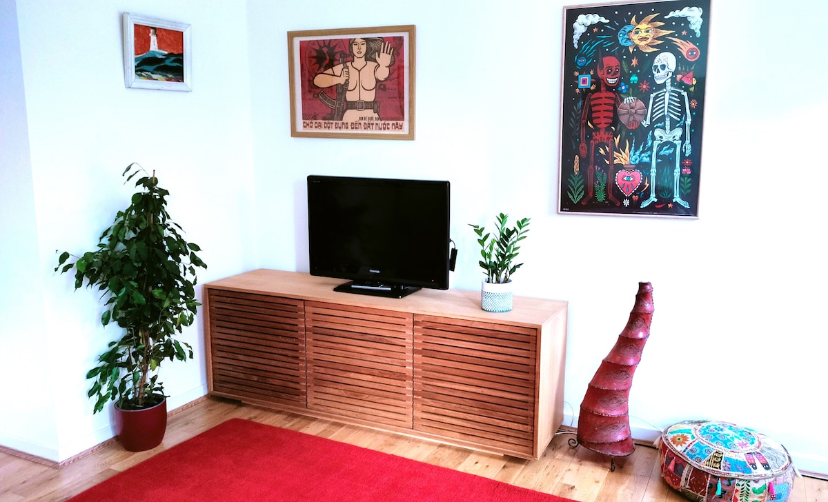 Beliebte Airbnb-Anzeige: Juliet balcony city river view - free parking in Huntington