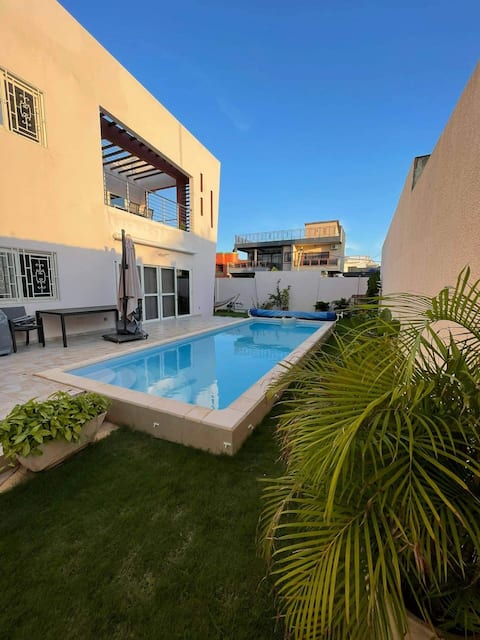 Modern 4 bedroom apartment with pool