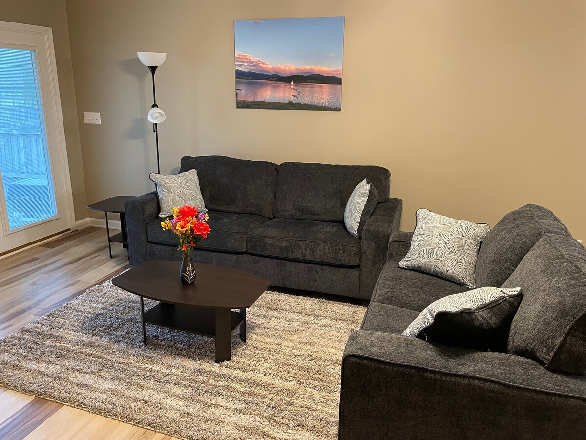 Top performing Airbnb: Home away from home - Entire house in Tuscaloosa