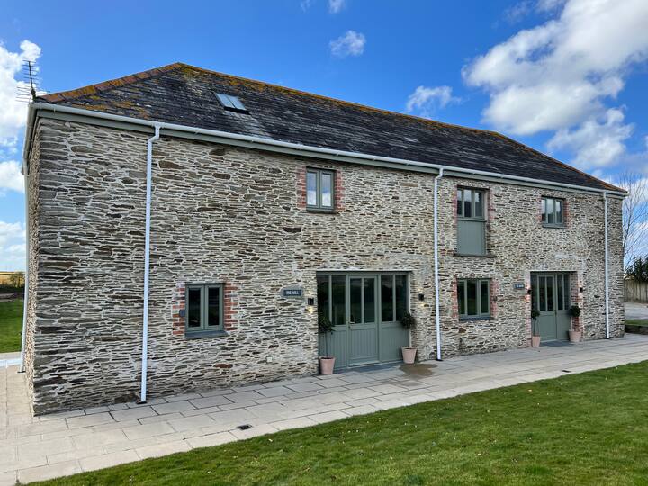 Charming Barn conversion at Bogee Farm nr Padstow. Cottages for Rent
