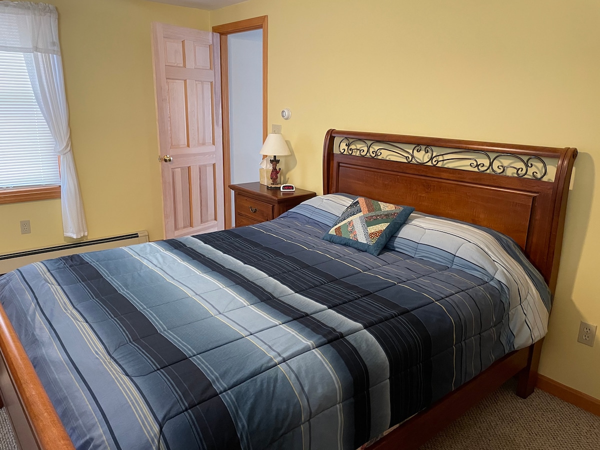 ห้องนอนชั้นล่าง - ควีนไซส์