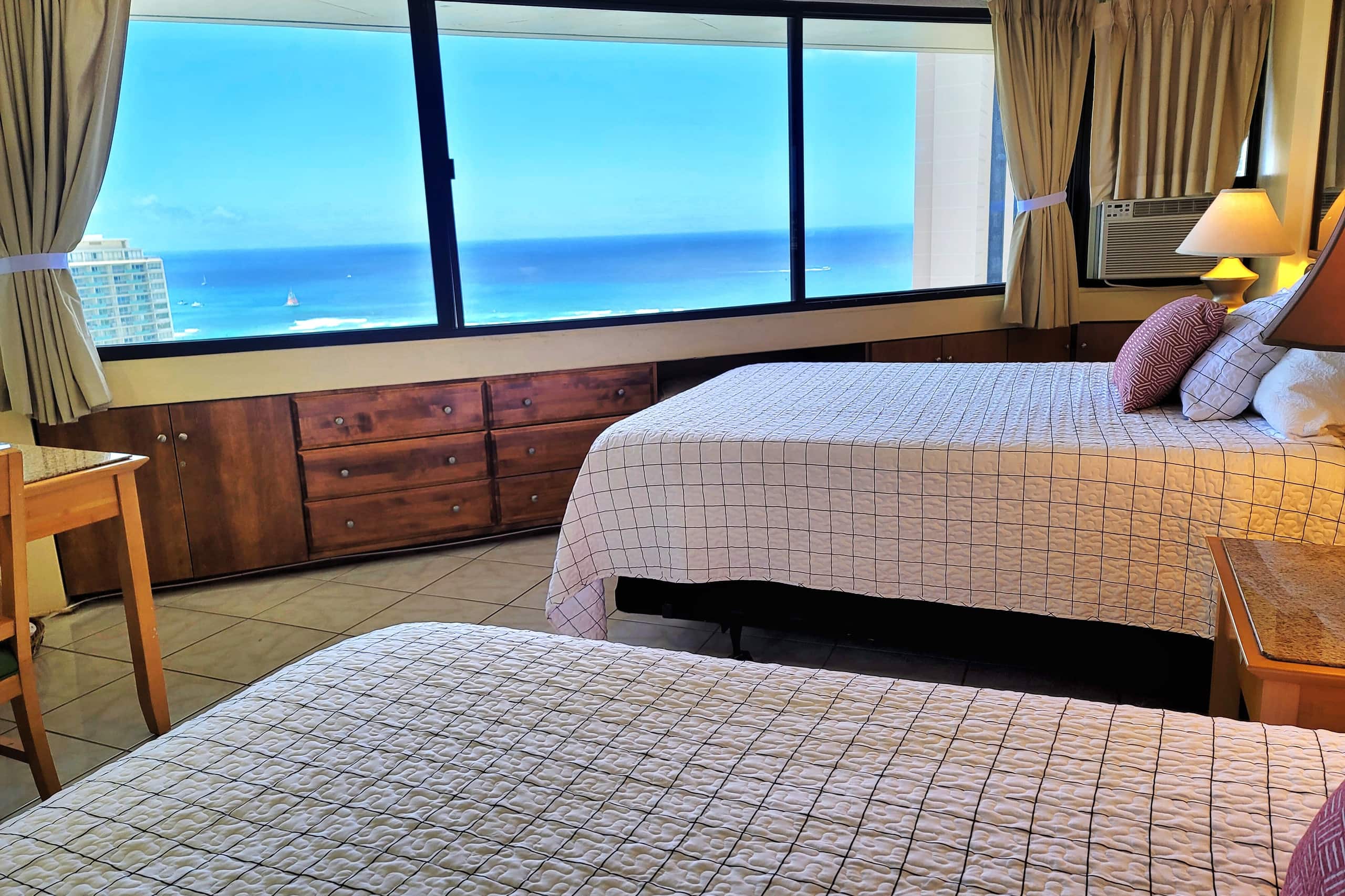 Condo in Honolulu · ★4.7 · Studio · 2 beds · 1 private bath - Image 1