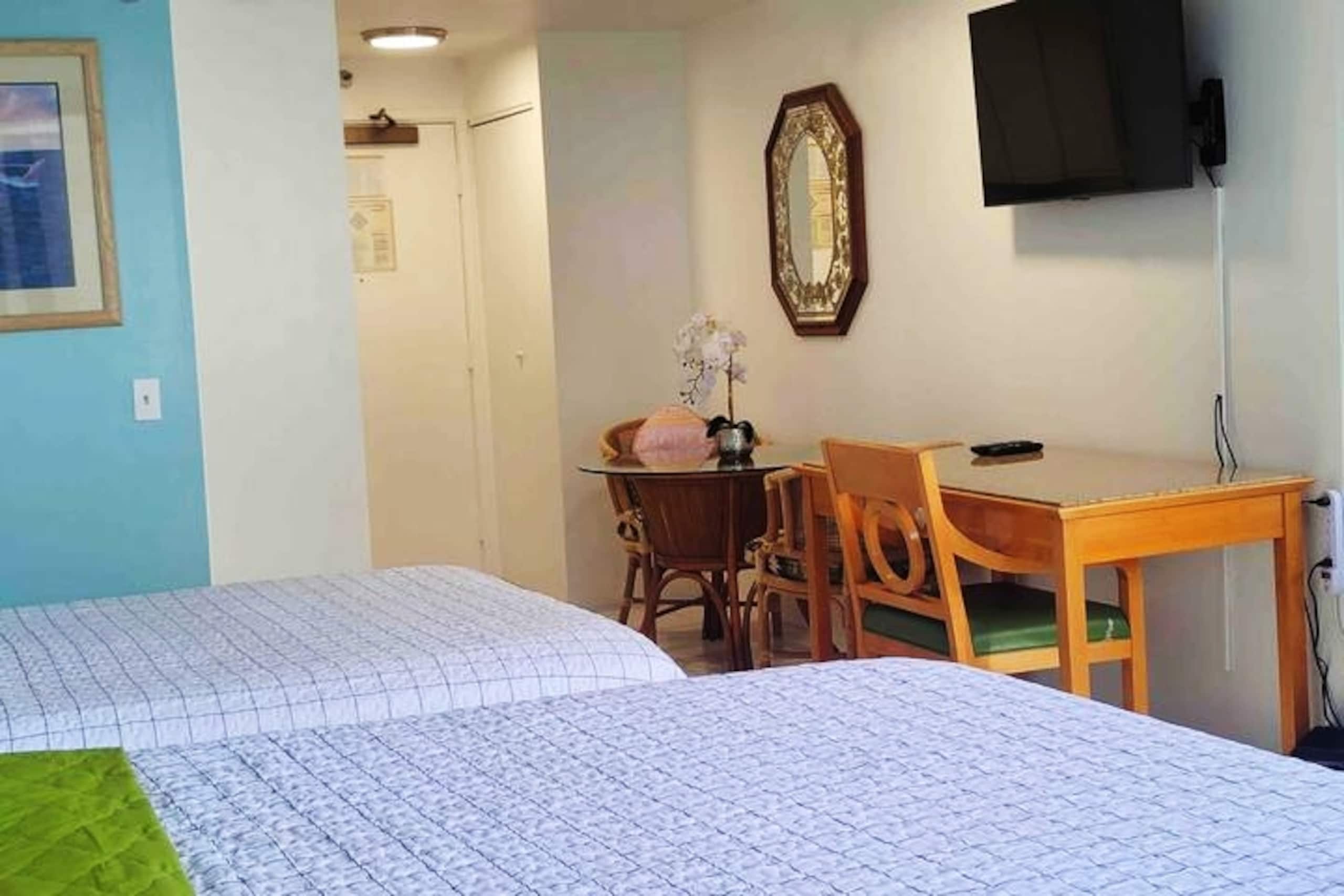 Condo in Honolulu · ★4.7 · Studio · 2 beds · 1 private bath - Image 2