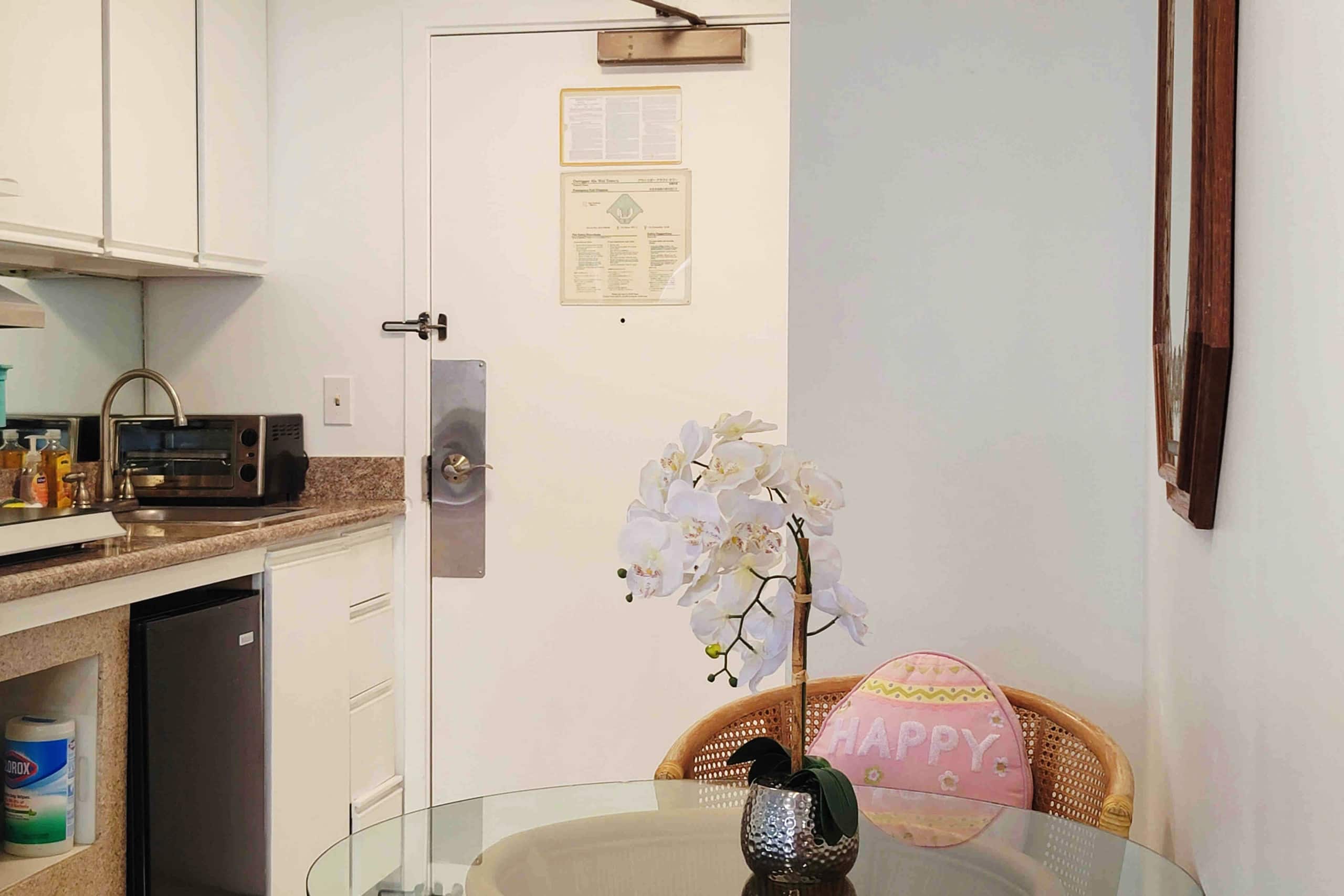 Condo in Honolulu · ★4.7 · Studio · 2 beds · 1 private bath - Image 4