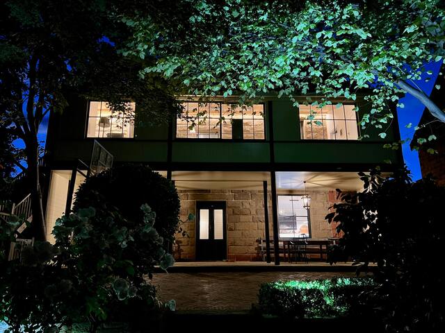 Elegant European Style 4BR Retreat – North Hobart gallery image 5