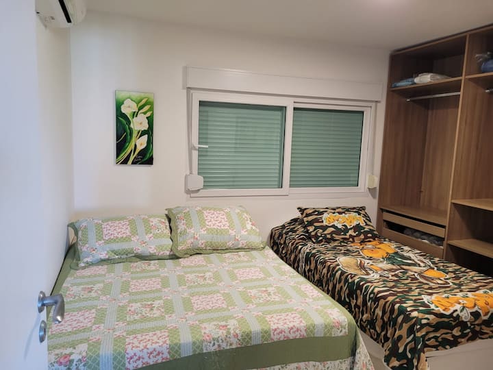 双人床套房和单人床