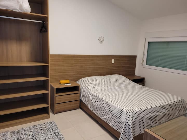 标准双人床套房和两张轮椅床