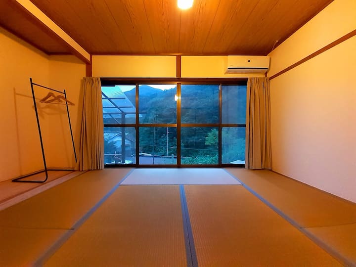4人まで泊まれる和寝室です。