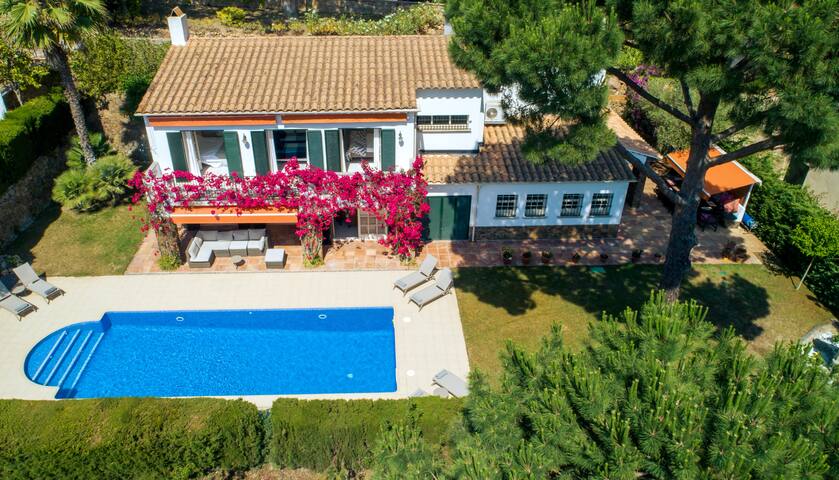 High spec family villa with private pool gallery image 2