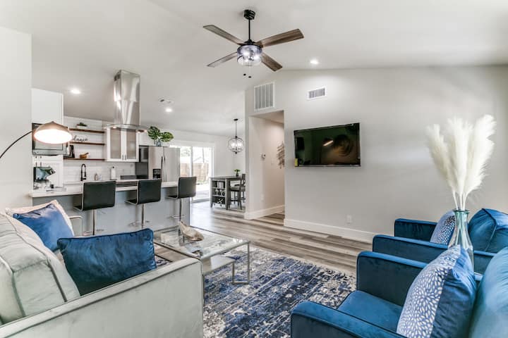 Stunning Modern Contemporary4br Home Near Galleria - Farmers Branch, TX