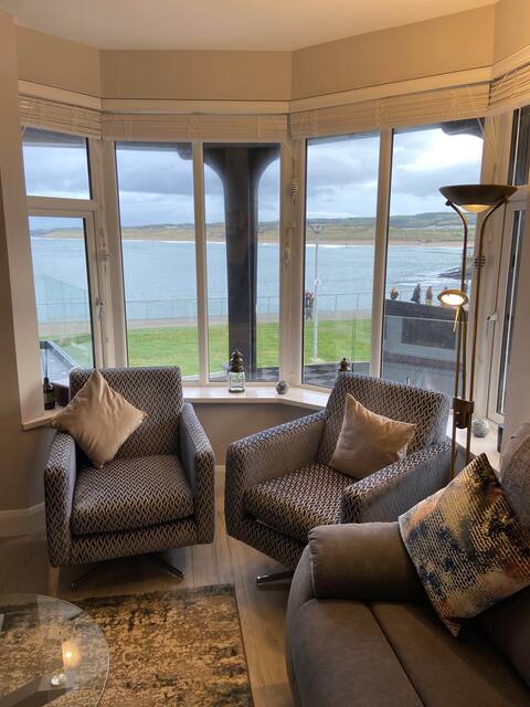 Top performing Airbnb: "Rockdene"- 5 Star Luxury Sea Front Beach House in Portrush