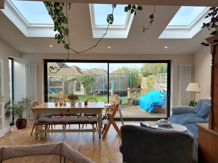 Spacious Child Friendly 3 Bedroom Family Home - Epsom
