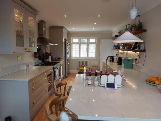 Spacious child friendly 3 bedroom family home gallery image 4