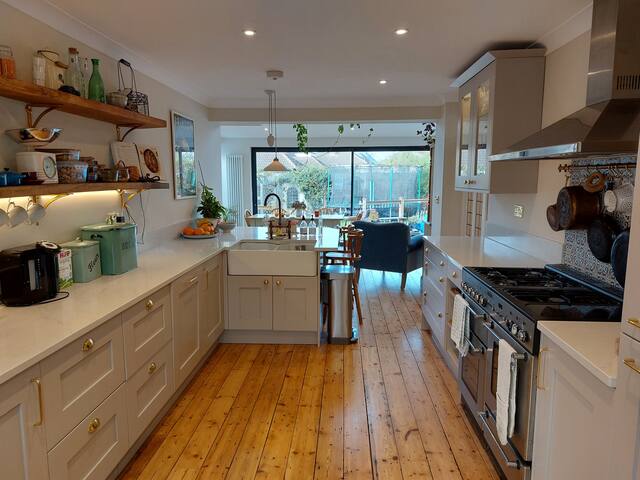 Spacious child friendly 3 bedroom family home gallery image 5