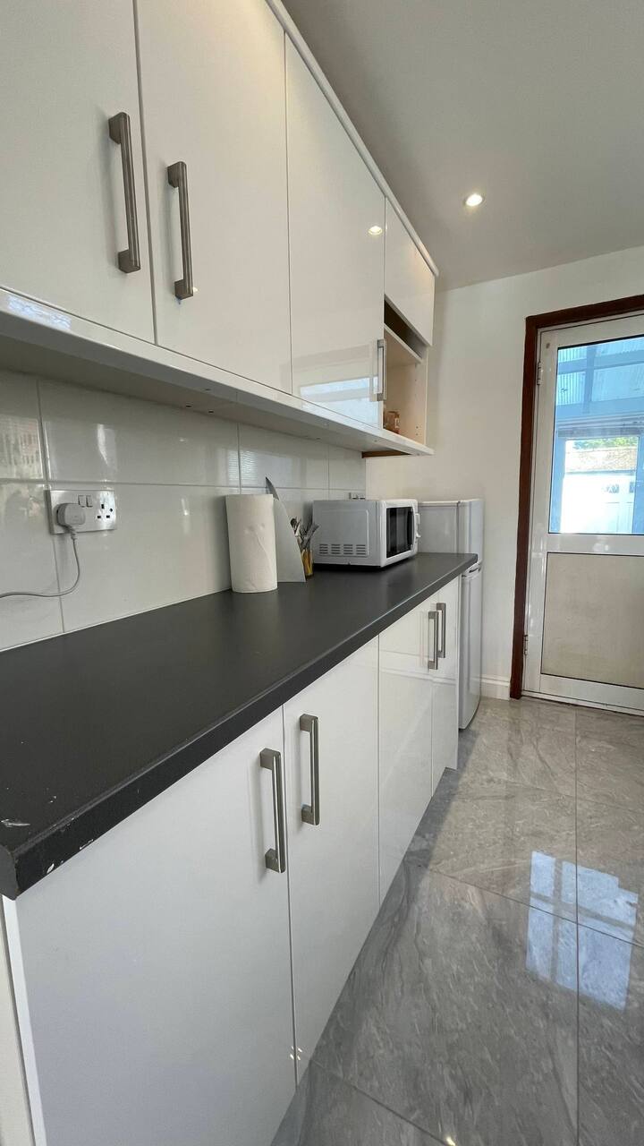 3bedroom house with amazing view in sutton Houses for Rent in