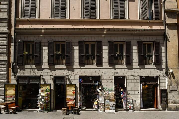 Castel Sant’Angelo APT. FLAVIO- Exclusive & Luxury gallery image 4