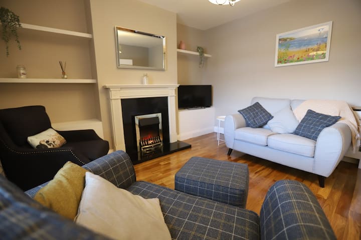 Cheerful 2 Bedroom Cottage - Dundalk