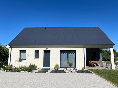 'PEBBLE BEACH' cottage, warm and new.