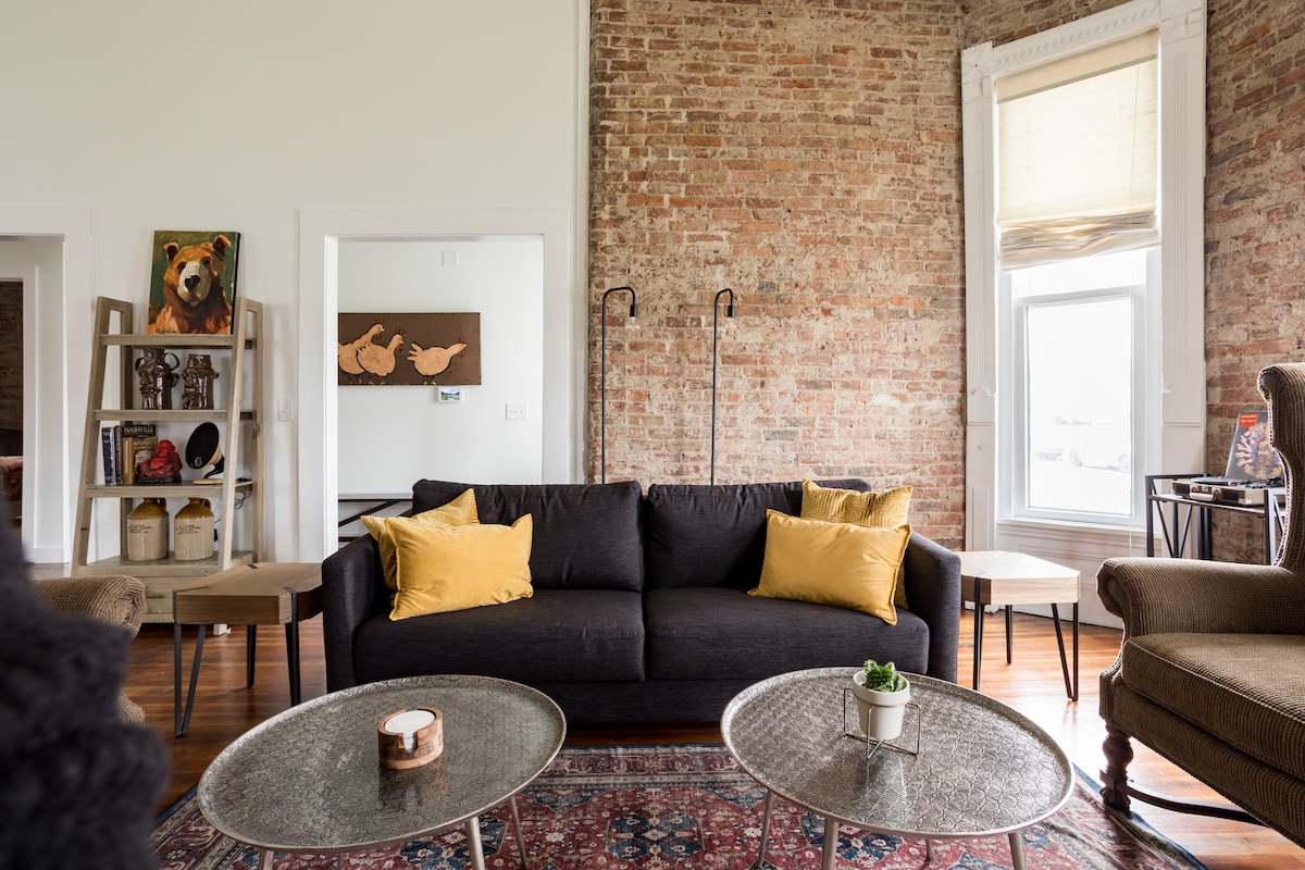 Top Airbnb: 1 mile to Downtown Nashville Unique Space & Decor! in South Nashville