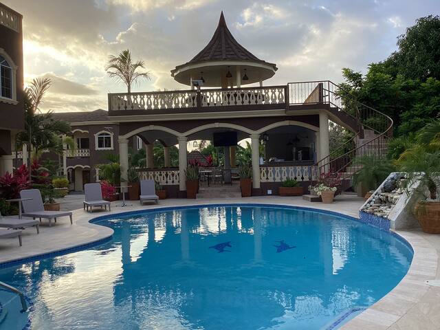 Vacation Villas Runaway Bay managed Airbnb listing 2