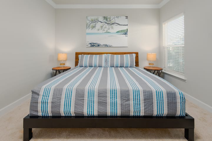 Chumba cha kulala cha wageni #3 Chumba cha kulala cha Mfalme na bafu la kujitegemea