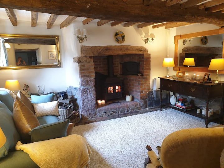 Usteľte sa okolo horáka na drevo. 
Hádajte, kde je televízor????