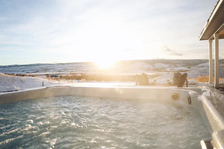 4bd/4ba Stunning Views Hot Tub Game Garage 12+ PPL