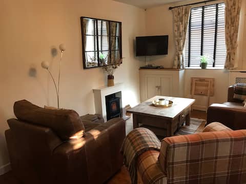 Popular Airbnb listing: Self-catering cottage in New Mills, High Peak in High Peak