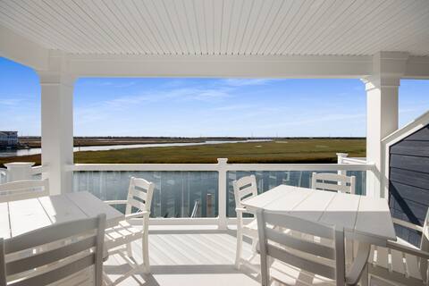 5 Bedroom 3.5 Bath Bayfront Home with Sunset Views