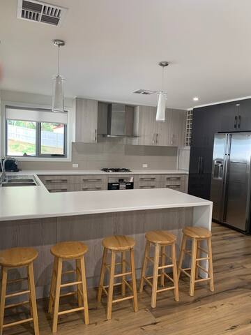 Comfortable 5 bedroom home 11 guest