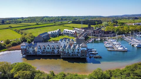 Olive House- 4 bedroom property on the harbour!