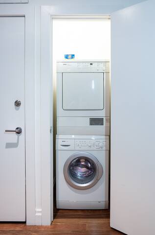 AKA Times Square – 2BDJR – Washer/Dryer, Kitchen gallery image 4