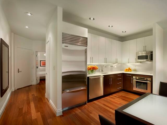 AKA Times Square – 2BDJR – Washer/Dryer, Kitchen gallery image 5