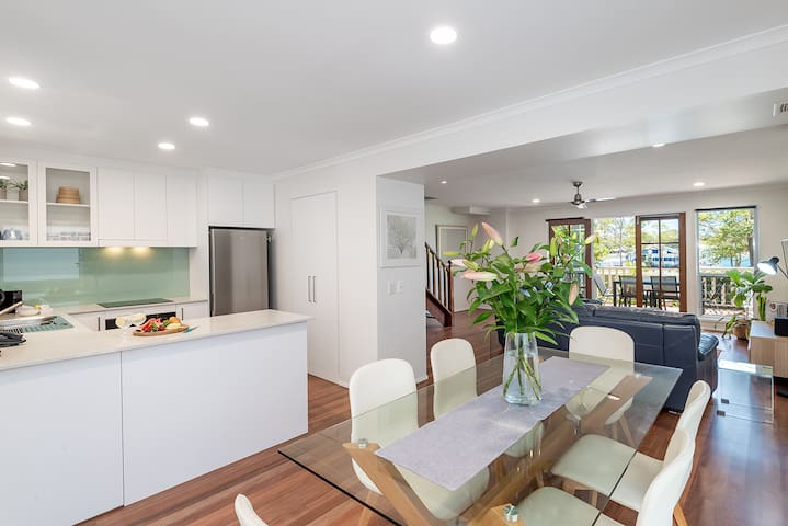 Sandy Beach 1, a 3 bed villa on the Noosa River