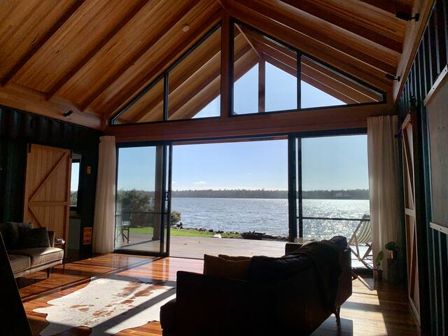 The Doctor‘s – Luxury lakefront container chalet gallery image 2