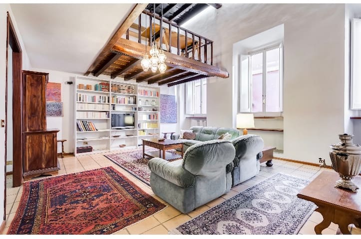 Spacious typical flat in the heart of Trastevere